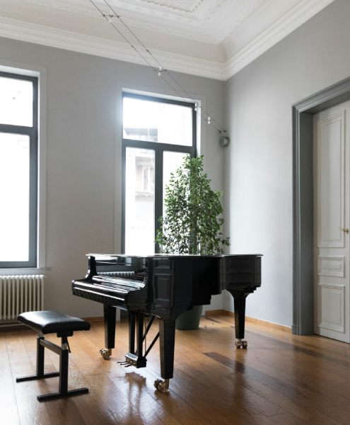 The silent etiquette of VIP events in Paris