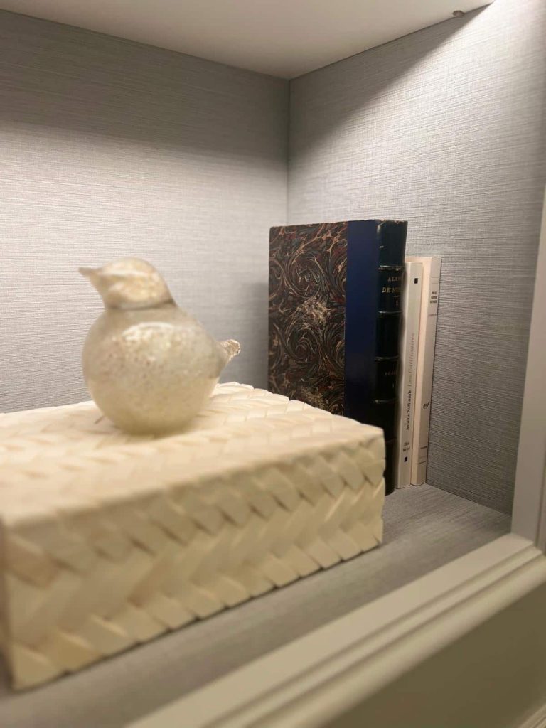 Bird ornament bookshelf, Protecting your privacy indefinitely