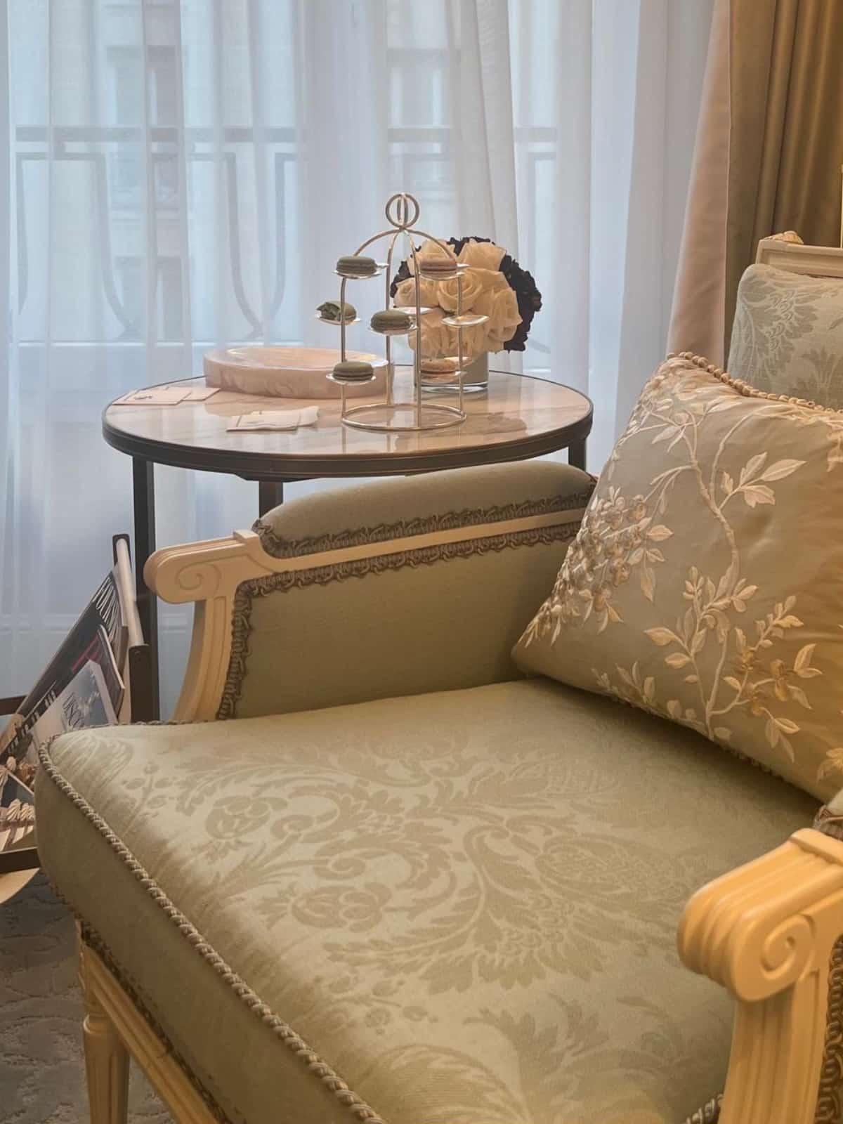 Luxury armchair: Choosing quality, discretion, and authentic experience.