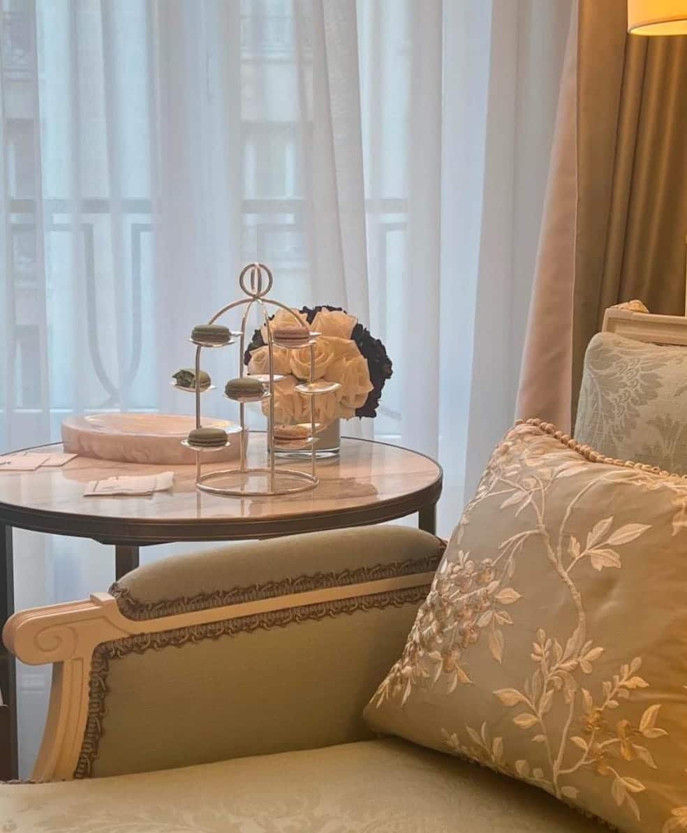 Luxurious sitting area in Europe - Elite presentation guidelines