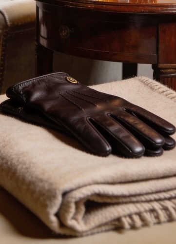 Advance notice and availability for escort companions